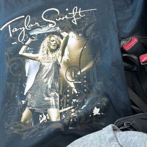 Taylor swift small shirt fearless tour 2009